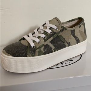 STEVE MADDEN Emmi Sneaker
